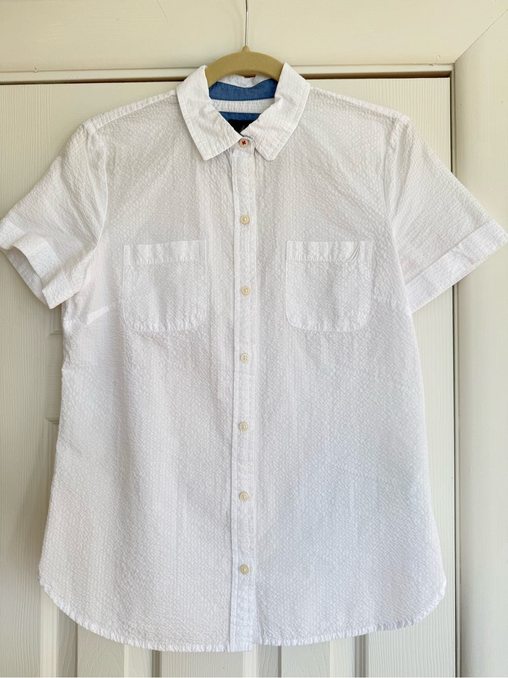 Classic White Short-Sleeve Women’s Button-Up Shirt Size S